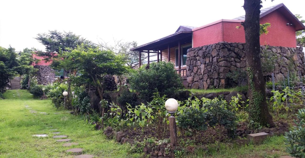 Gotjawal Geomunoreum Pension Jeju Exterior foto