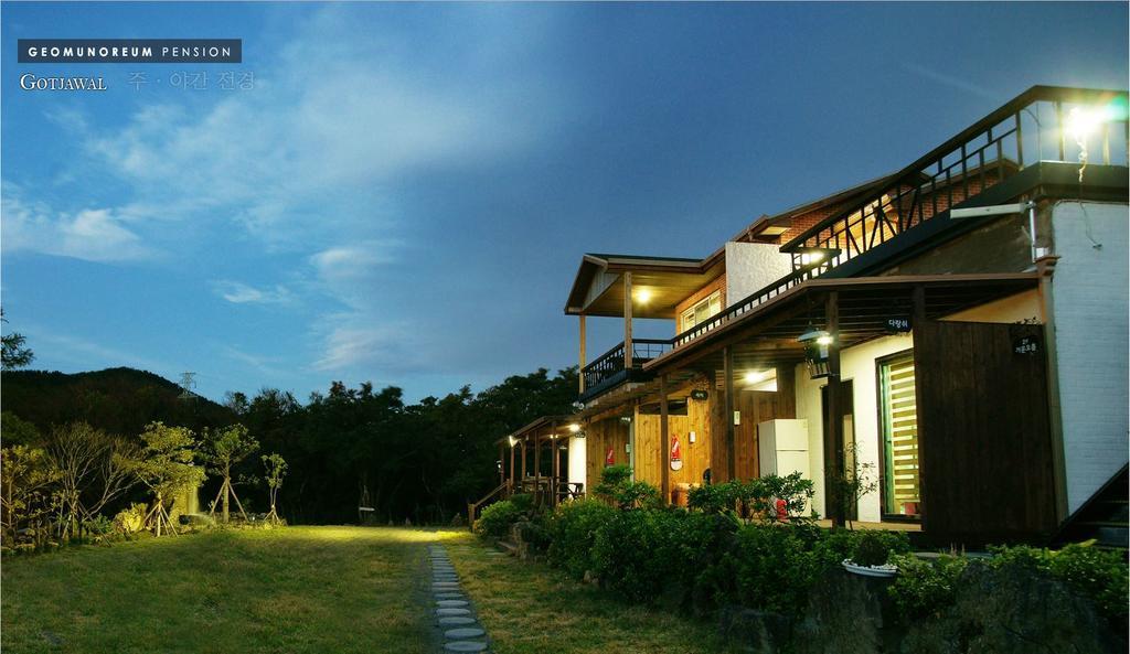 Gotjawal Geomunoreum Pension Jeju Exterior foto