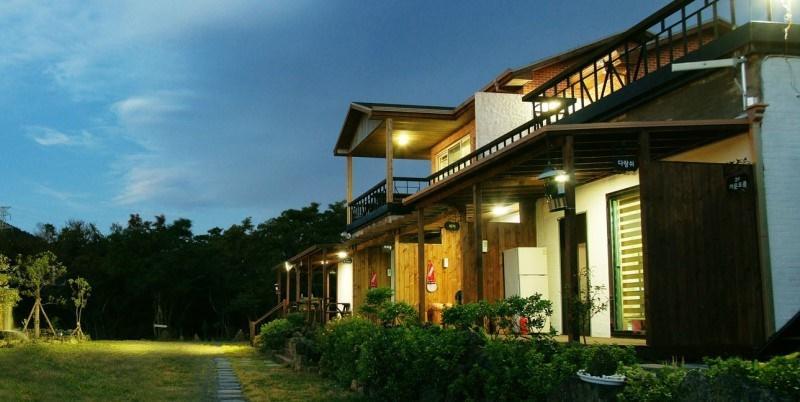 Gotjawal Geomunoreum Pension Jeju Exterior foto