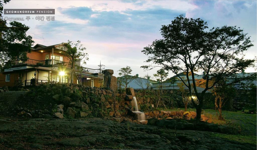 Gotjawal Geomunoreum Pension Jeju Exterior foto